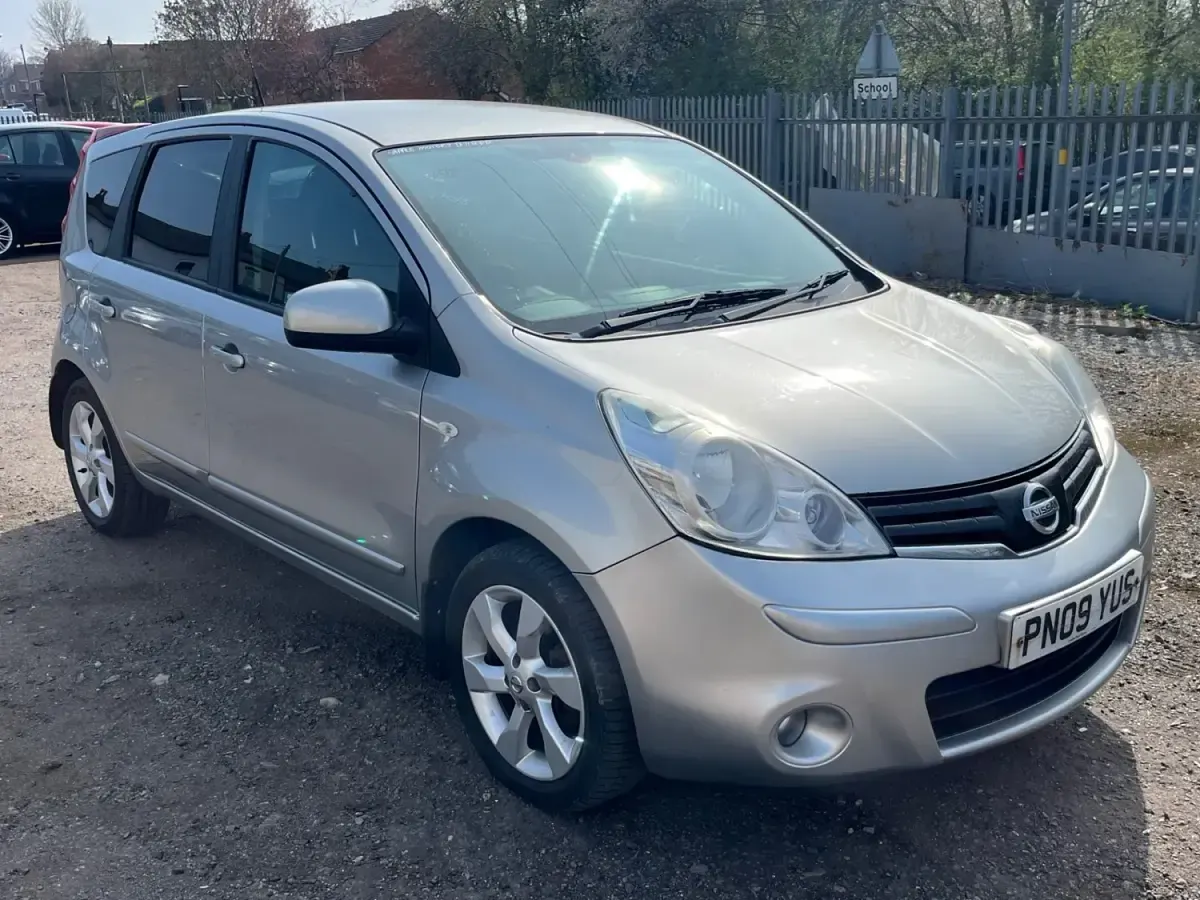 Begagnad Nissan Note Tekna 110 HK (80 kW) 2009 Silver Halvkombi