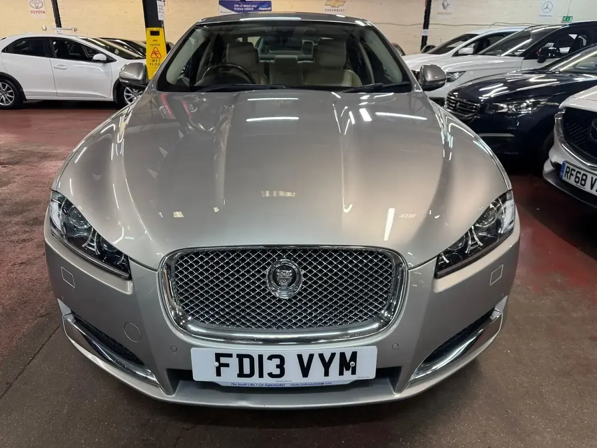 Used Jaguar XF Luxury 200 HP (147 kW) 2013 Gold Sedan