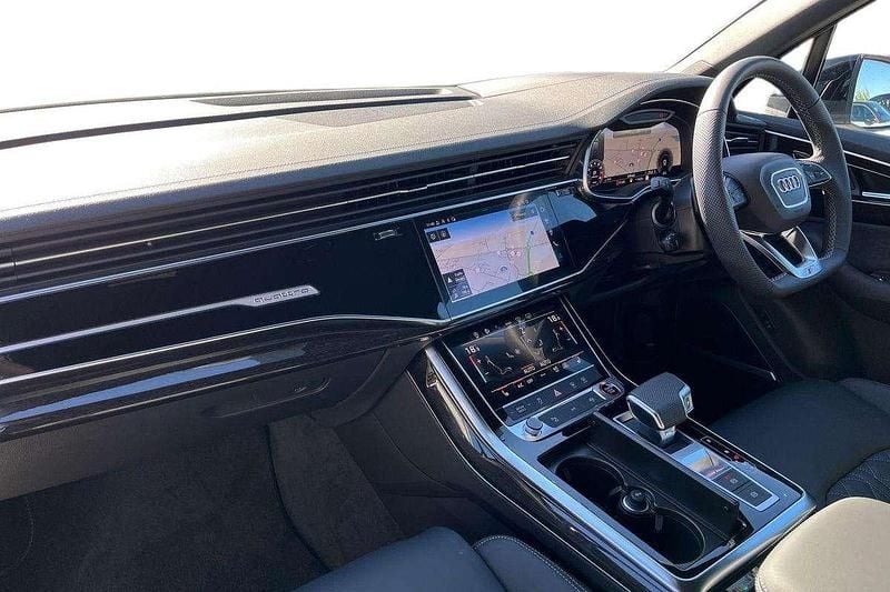 Używany Audi SQ7 Comfort 507 KM (372 kW) 2025 Srebrny SUV