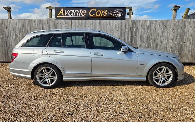 Usado Mercedes C200 136 HP (100 kW) 2011 Prateado Carrinha