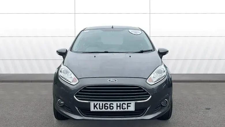 Używany Ford Fiesta Zetec 101 KM (74 kW) 2016 Szary Hatchback