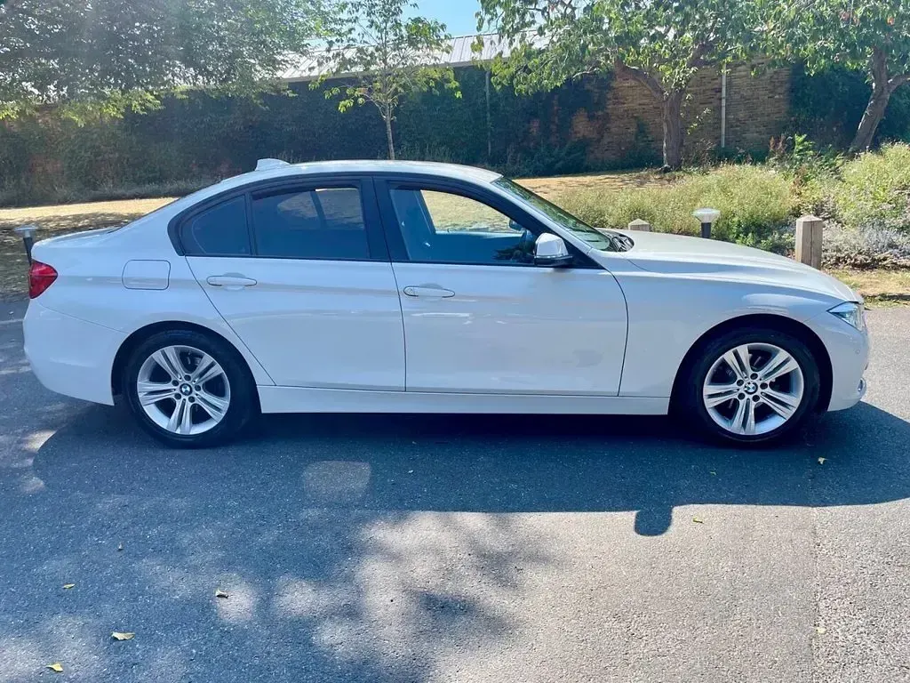 Used BMW 318 Sport Line 2018 White Sedan
