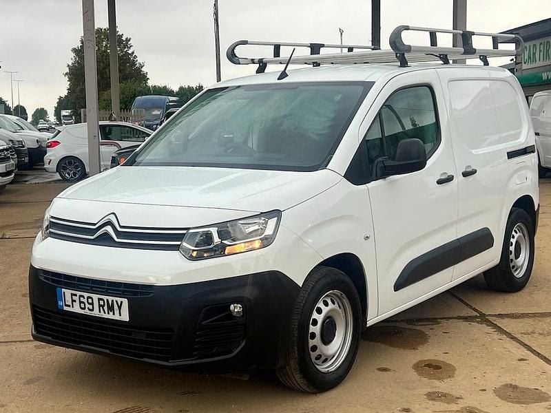 White Used 2019 Citroën Berlingo MPV | £8,750 (Good price) - Image 1/4