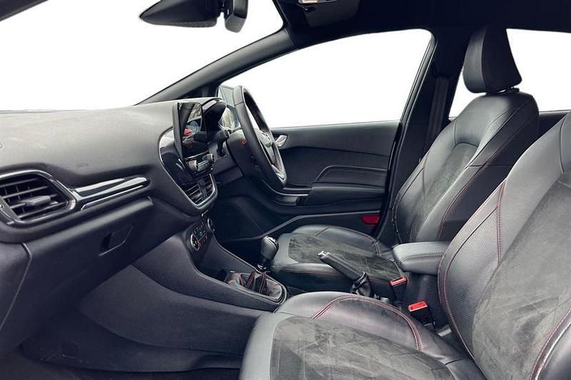 Used Ford Fiesta ST-Line X 100 HP (73 kW) 2022 Frozen white Hatchback