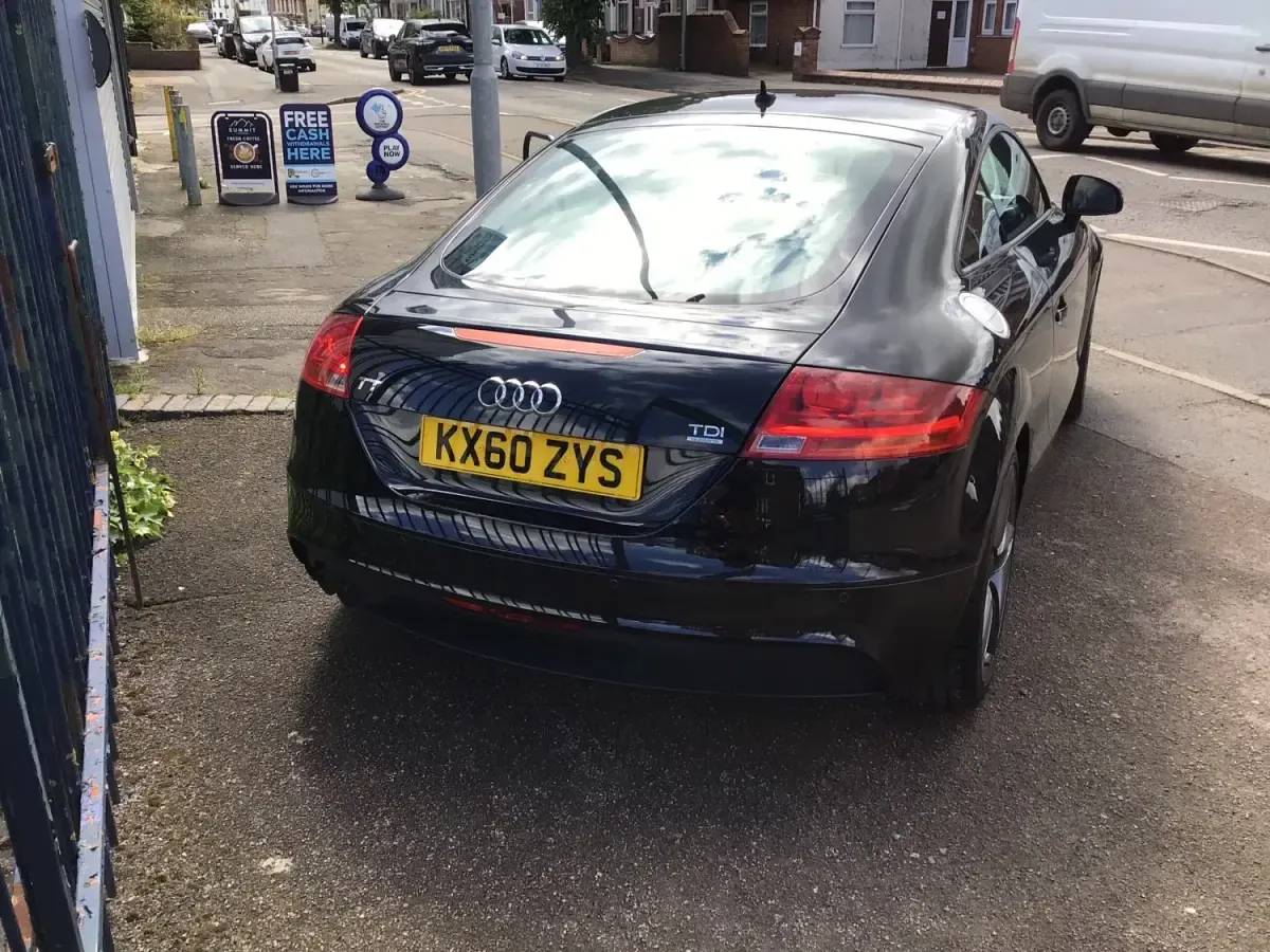 Begagnad Audi TT Sport 170 HK (125 kW) 2010 Svart Sportkupé