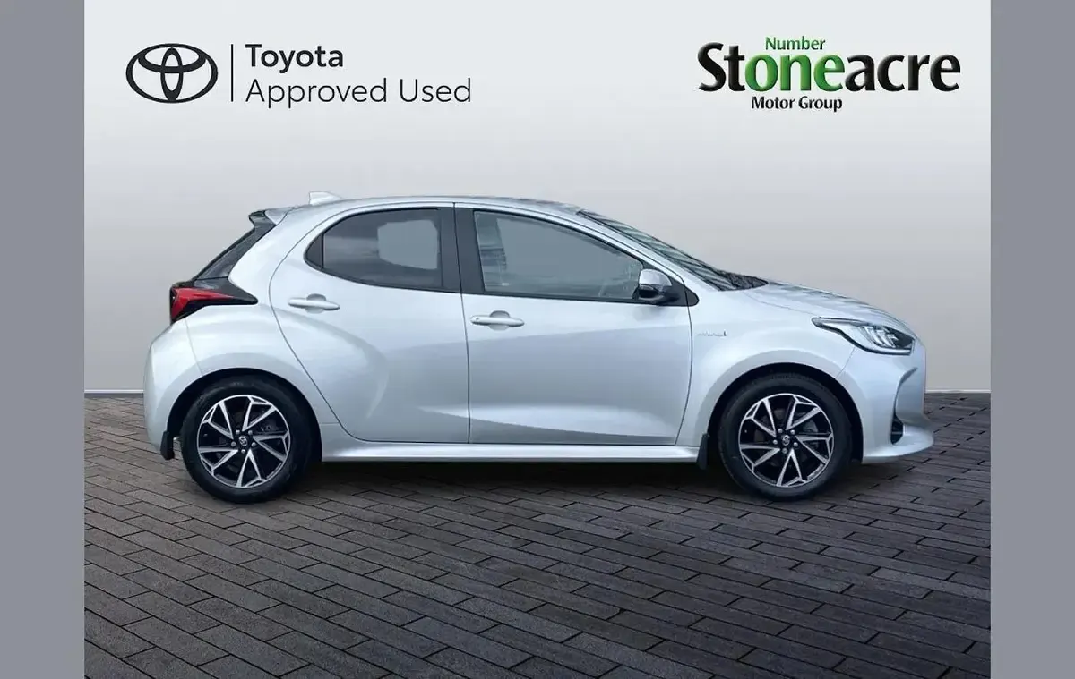 Used Toyota Yaris Design 116 HP (85 kW) 2021 Silver Hatchback