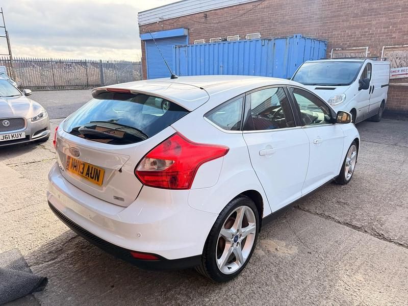 Used Ford Focus Titanium 115 HP (84 kW) 2013 White Hatchback