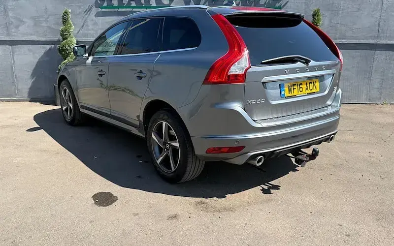 Used Volvo XC60 R-Design 190 HP (139 kW) 2017 SUV