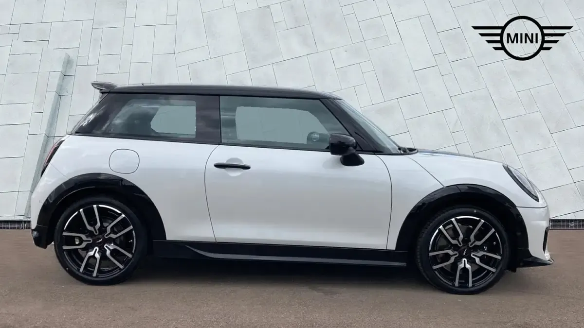 Used Mini Cooper Hatch 154 HP (113 kW) 2024 White Hatchback