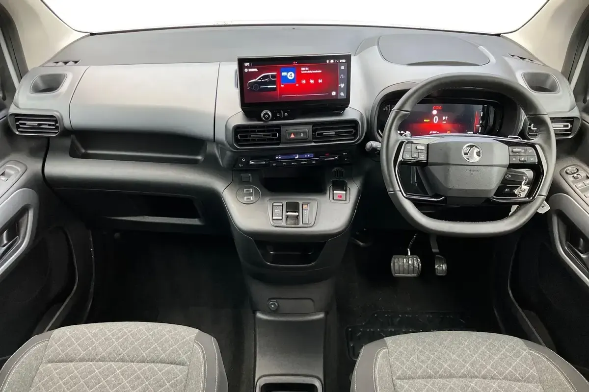 Usado Vauxhall Combo Ultimate 100 kW (136 CV) 2024 Blanco Monovolumen
