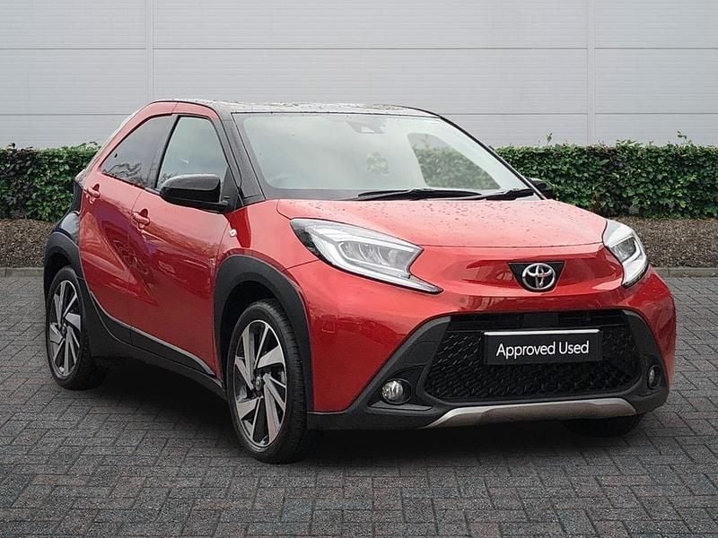 Used Toyota Aygo X 72 HP (52 kW) 2024 Red SUV