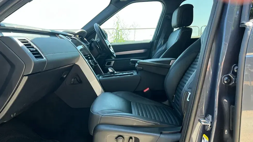 Used Land Rover Discovery SE Dynamic 350 HP (257 kW) 2024 Blue SUV