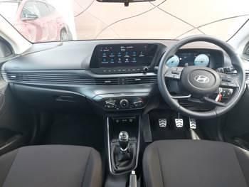 Used Hyundai Bayon Advanced 100 HP (73 kW) 2024 Red SUV