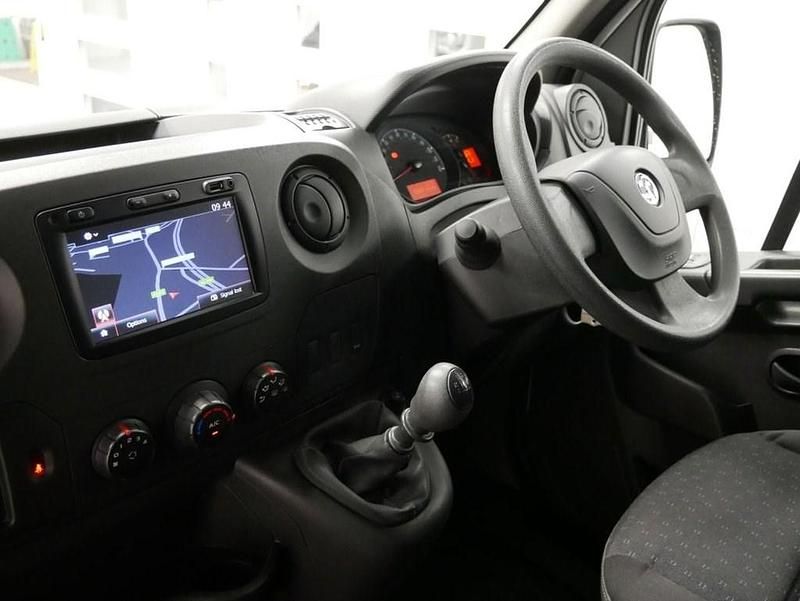 Used Vauxhall Movano 130 HP (95 kW) 2019 White MPV