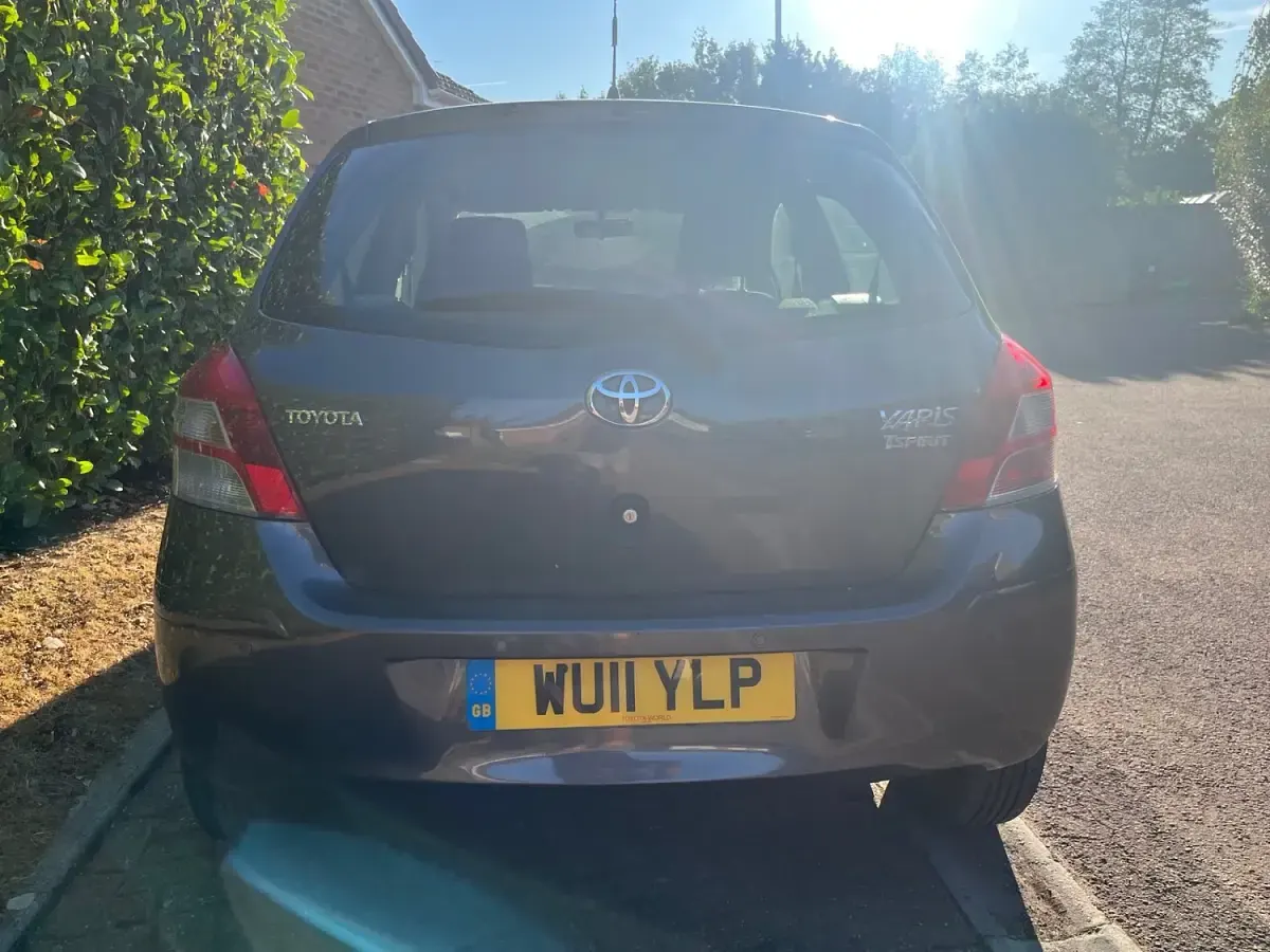 Used Toyota Yaris 90 HP (66 kW) 2011 Grey Hatchback