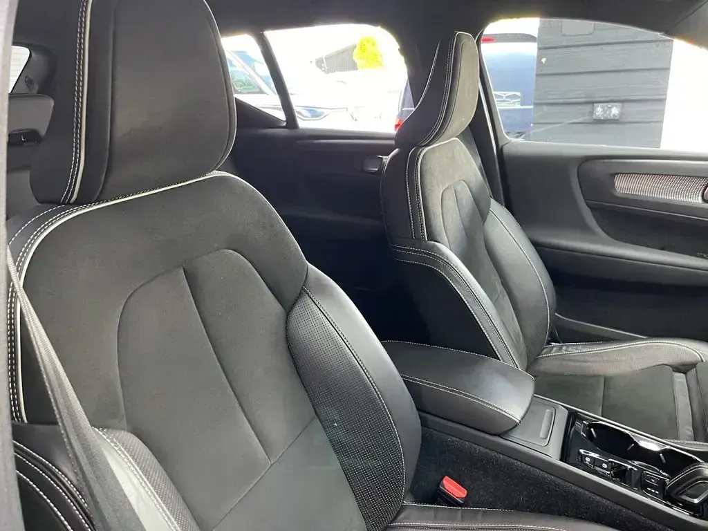 Used Volvo XC40 R-Design 197 HP (144 kW) 2020 Grey SUV