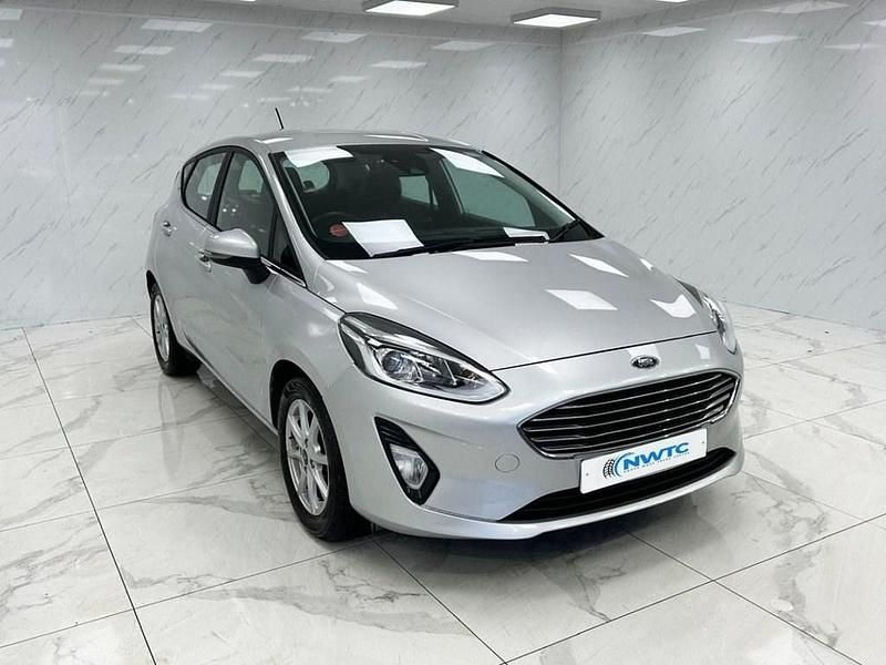 Used Ford Fiesta Zetec 85 HP (62 kW) 2018 Silver Hatchback