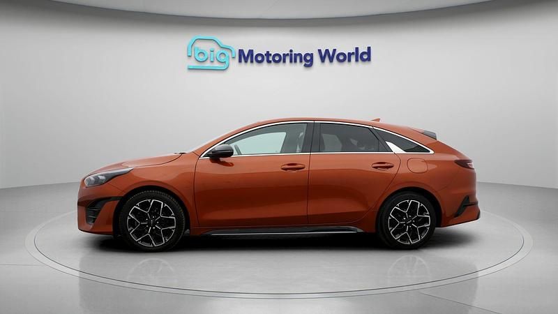 Used Kia ProCeed GT-Line 159 HP (116 kW) 2023 Orange Estate