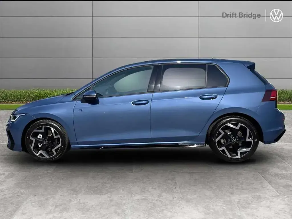 Used VW Golf VIII R-line 150 HP (110 kW) 2025 Blue Hatchback
