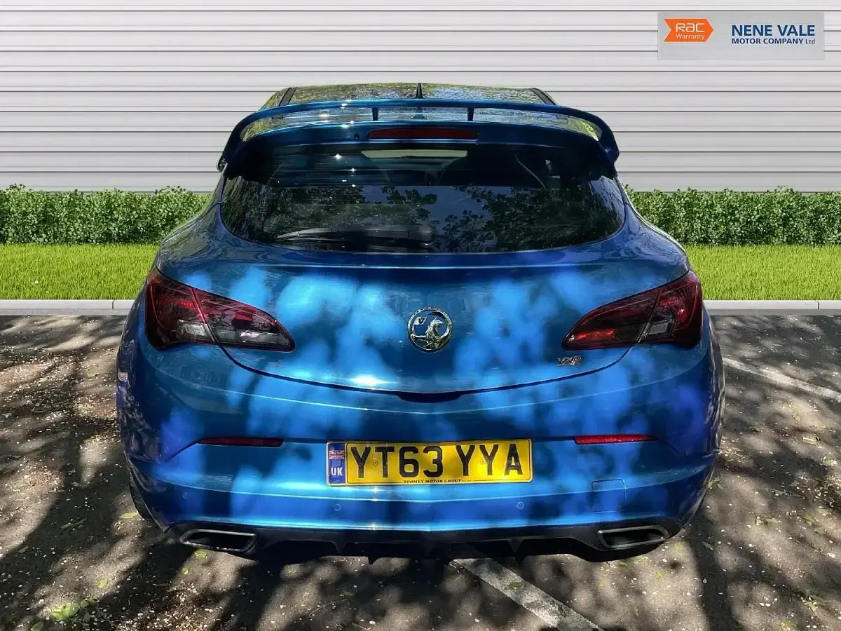 Second-hand Vauxhall Astra GTC S 2013 Albastru Hatchback