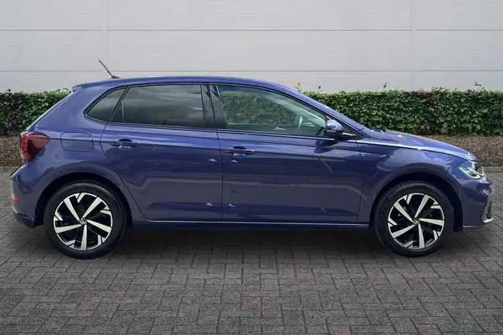 Used VW Polo Match 95 HP (69 kW) 2024 Mauve/purple Hatchback