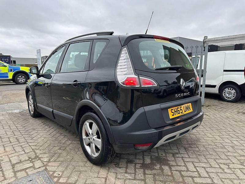 Begagnad Renault Scénic III Dynamique 110 HK (80 kW) 2015 Svart Minibuss
