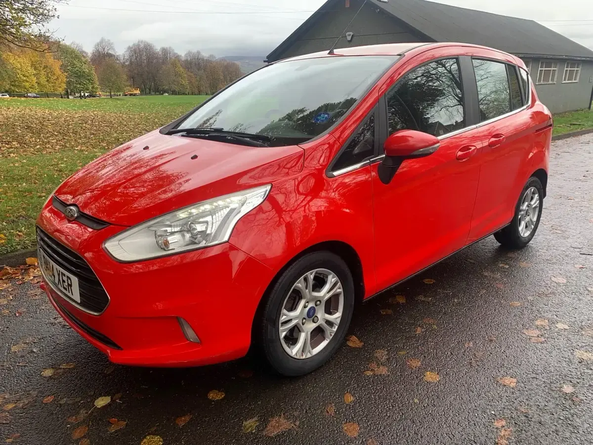 Used Ford B-MAX Zetec 90 HP (66 kW) 2014 Red MPV