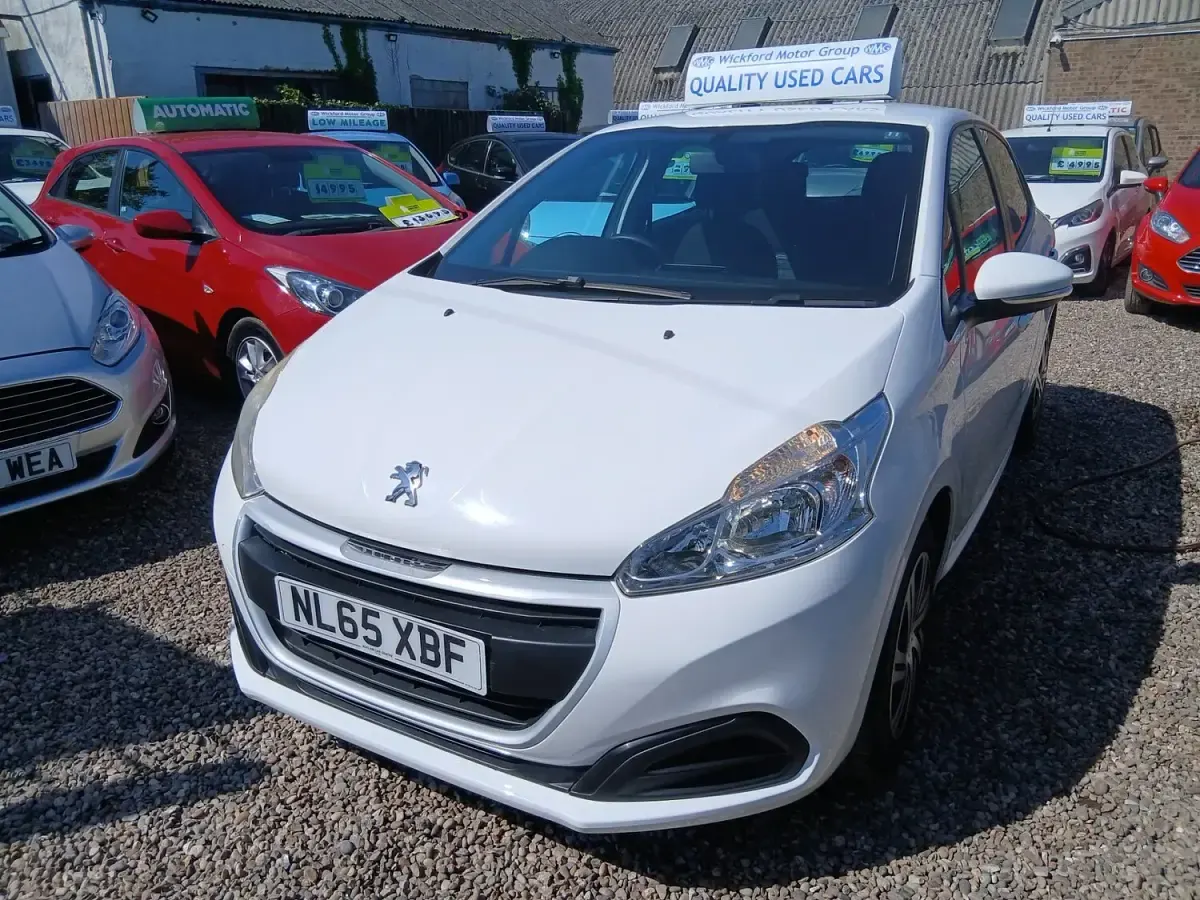 Used Peugeot 208 Access 68 HP (50 kW) 2015 White Hatchback