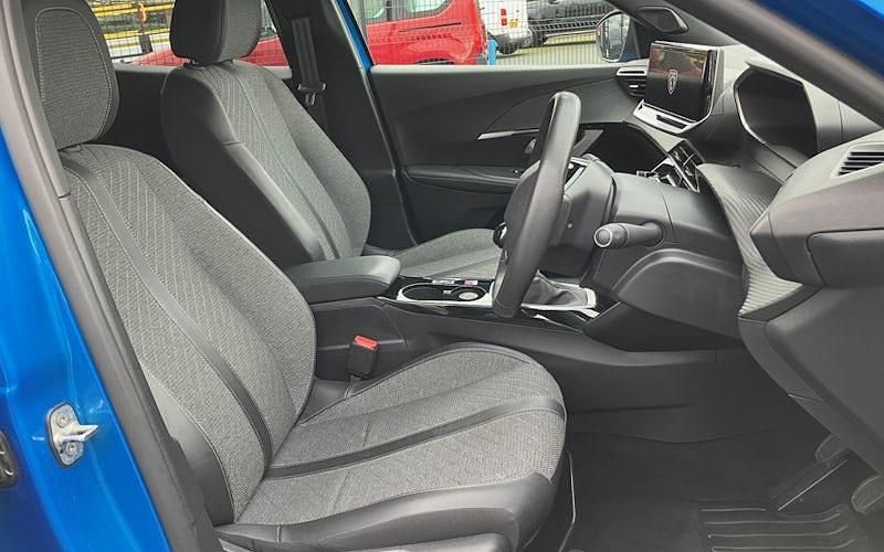 Used Peugeot 2008 Allure 131 HP (96 kW) 2025 SUV