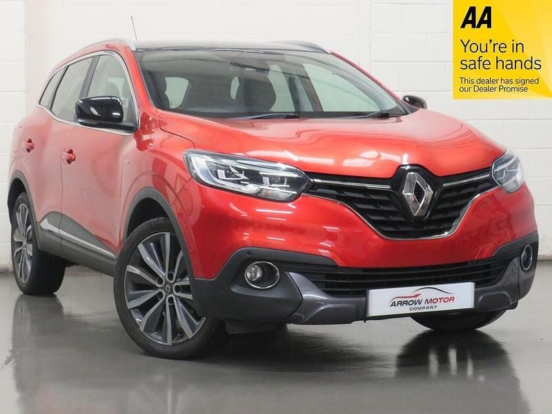 Red Used 2016 Renault Kadjar Signature SUV | £7,749 (Fair price) - Image 1/4