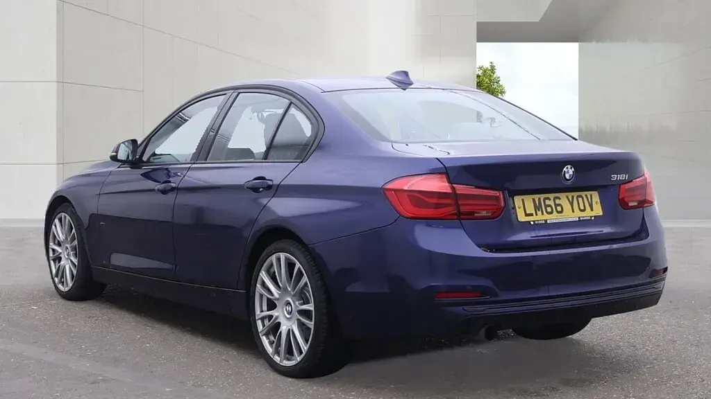 Used BMW 318 Sport Line 2016 Blue Sedan