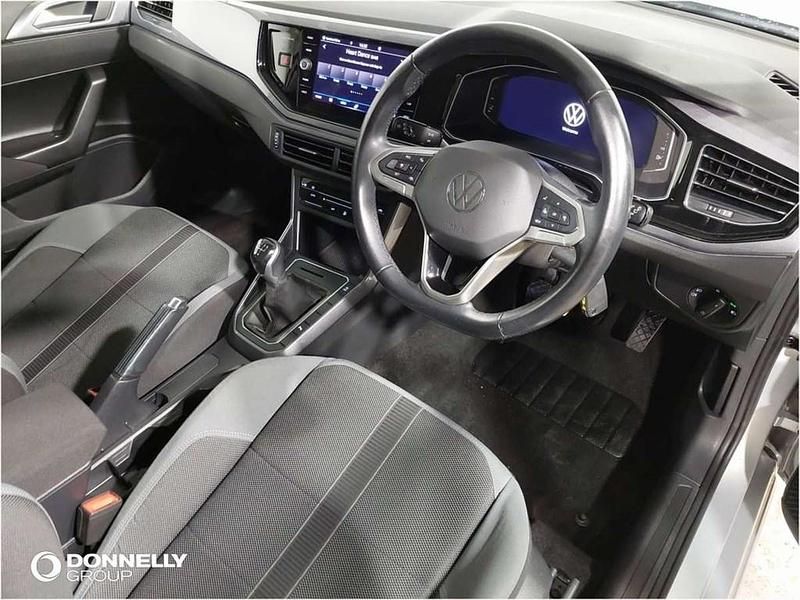 Usado VW Polo Style 94 CV (69 kW) 2022 Plateado Utilitario