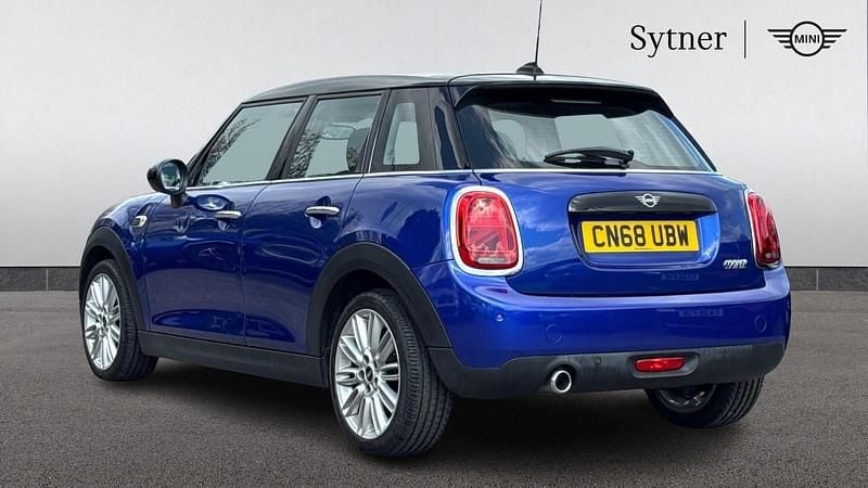 Usado Mini Cooper Hatch 134 HP (98 kW) 2018 Azul Citadino