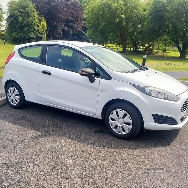 White Used 2013 Ford Fiesta Zetec Hatchback | £3,995 (Fair price) - Image 1/4