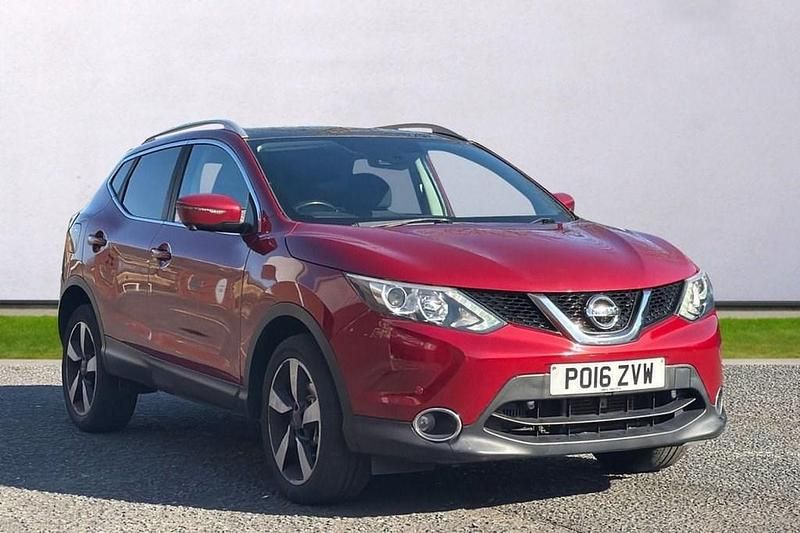 Used Nissan Qashqai N-TEC 115 HP (84 kW) 2016 Red SUV