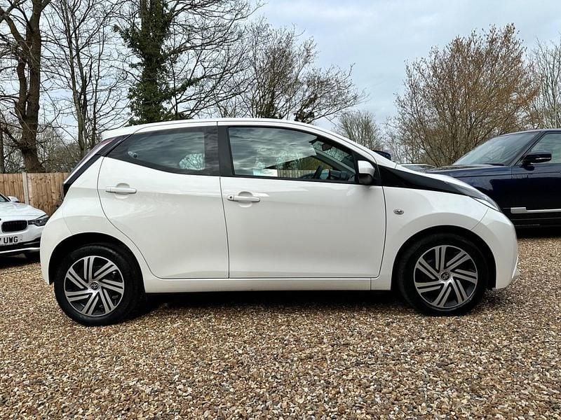 Used Toyota Aygo X-play 69 HP (50 kW) 2015 White Hatchback