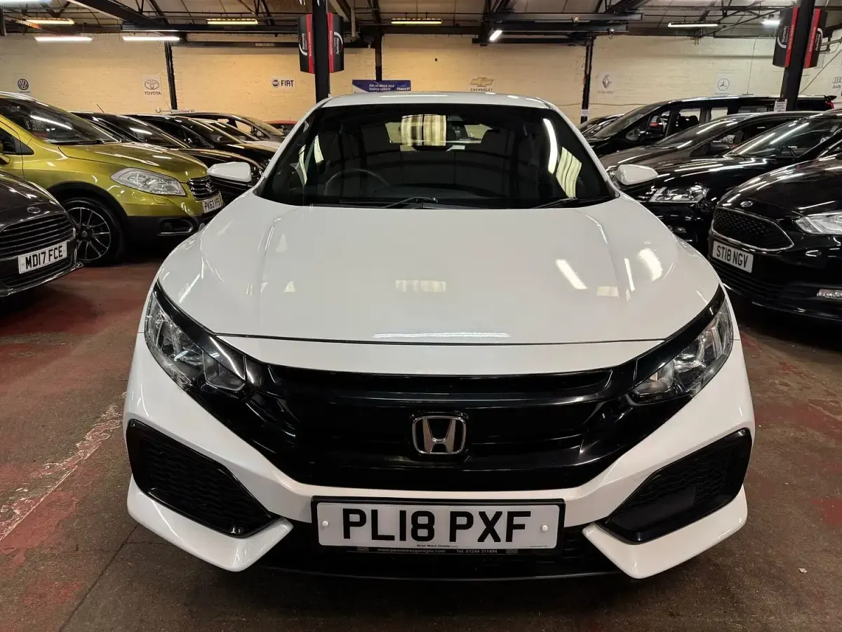 Used Honda Civic SE 126 HP (92 kW) 2018 White Hatchback