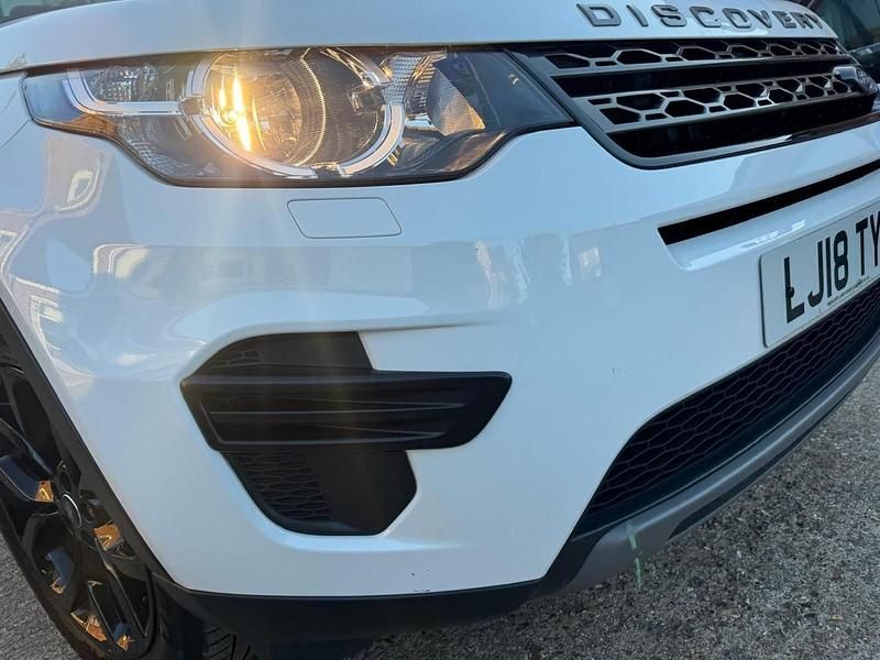 White Used 2018 Land Rover Discovery Sport SE SUV | £14,125 (Good price) - Image 1/4