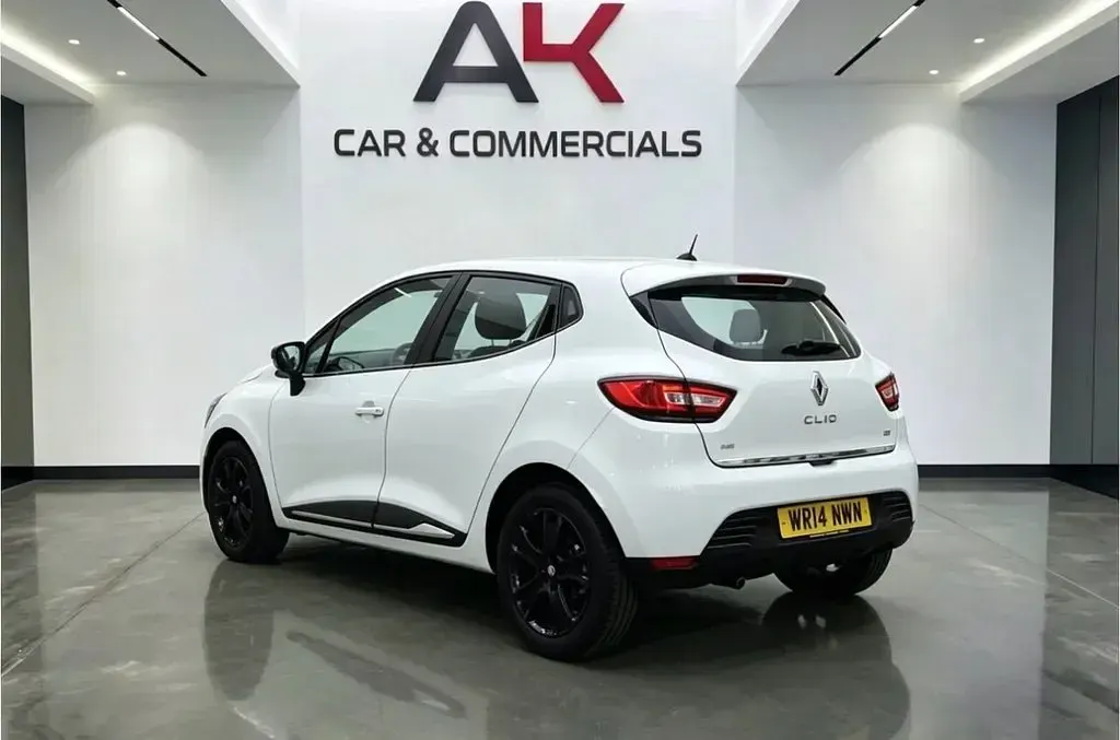 Used Renault Clio Dynamique 90 HP (66 kW) 2014 White Hatchback