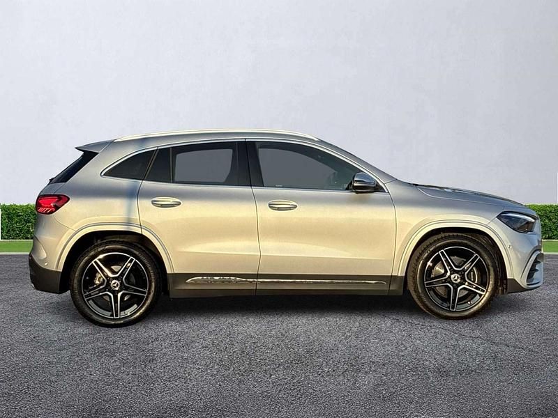 New Mercedes GLA200 Executive 163 HP (119 kW) 2025 Silver SUV