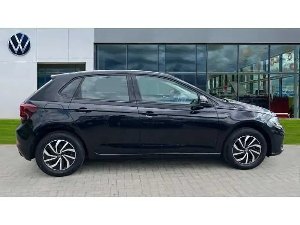 Used VW Polo Life 95 HP (69 kW) 2023 Deep black pearl Hatchback