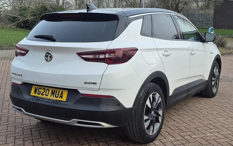 Used Vauxhall Grandland X SRi 131 HP (96 kW) 2020 White SUV