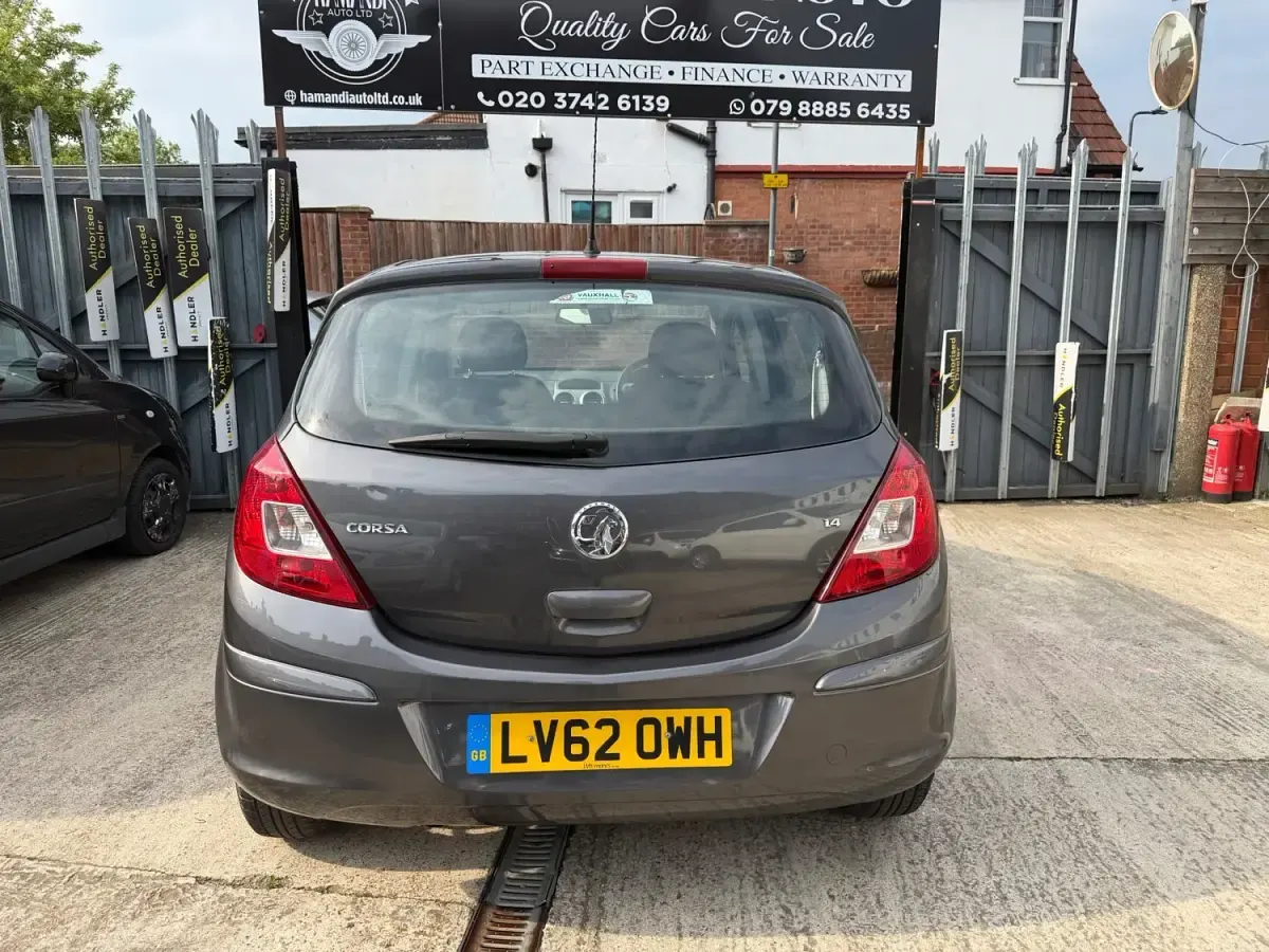 Usado Vauxhall Corsa 100 HP (73 kW) 2012 Cinzento Citadino