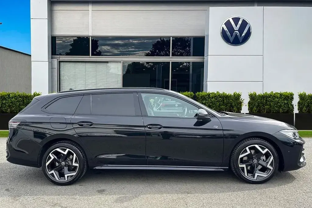 Used VW Passat R-line 150 HP (110 kW) 2025 Black Estate