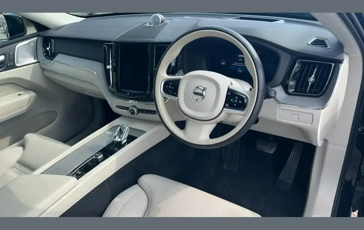 Usado Volvo XC60 Ultra 247 CV (181 kW) 2025 Negro SUV