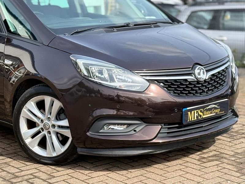 Used Vauxhall Zafira SRi 140 HP (102 kW) 2017 Brown MPV