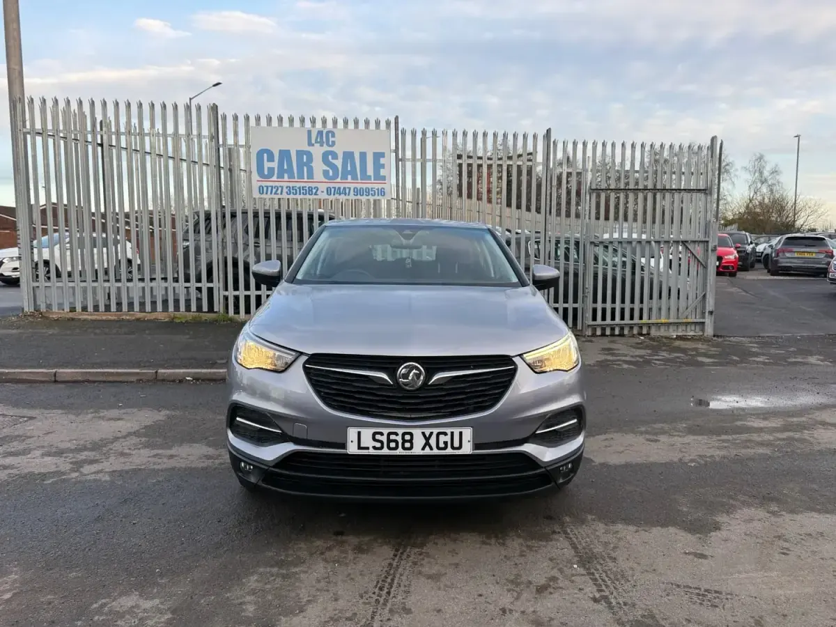 Begagnad Vauxhall Grandland X 130 HK (95 kW) 2018 Grå SUV