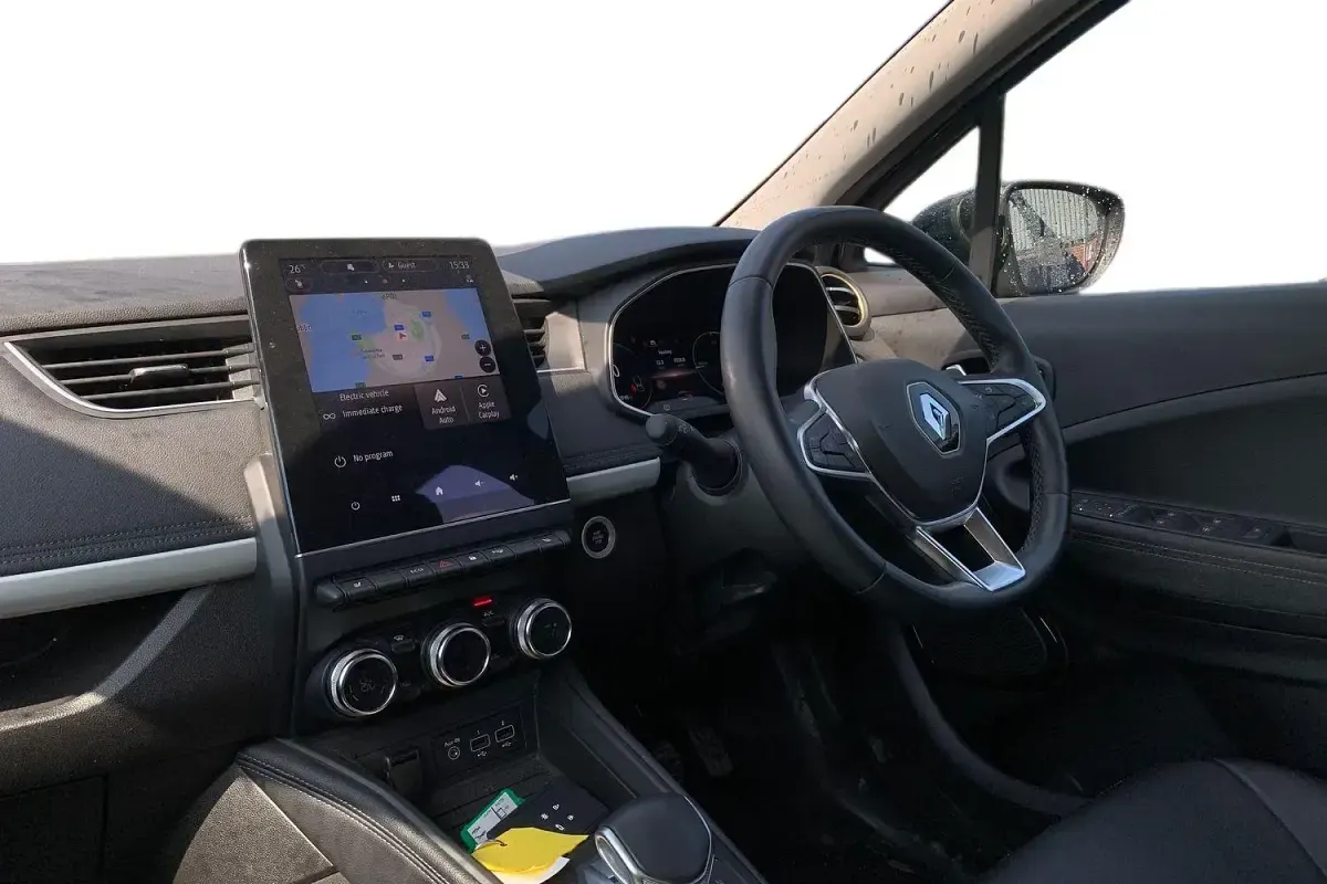 Used Renault Zoe Iconic 100 kW (136 HP) 2022 Mauve/purple Hatchback