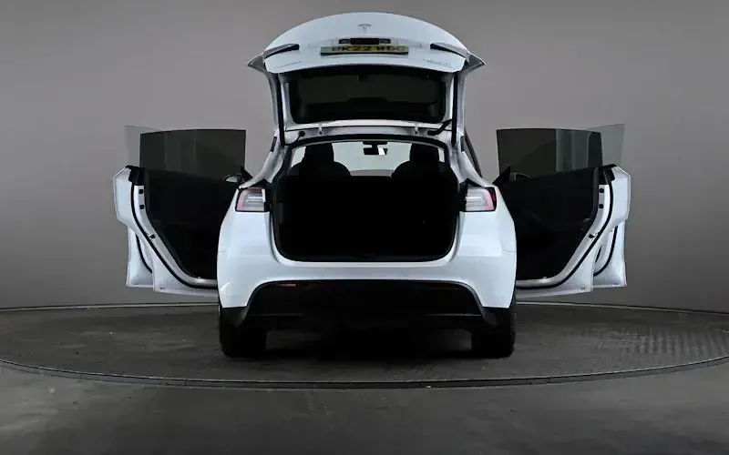 Used Tesla Model Y Long Range AWD 378 kW (514 HP) 2022 White SUV