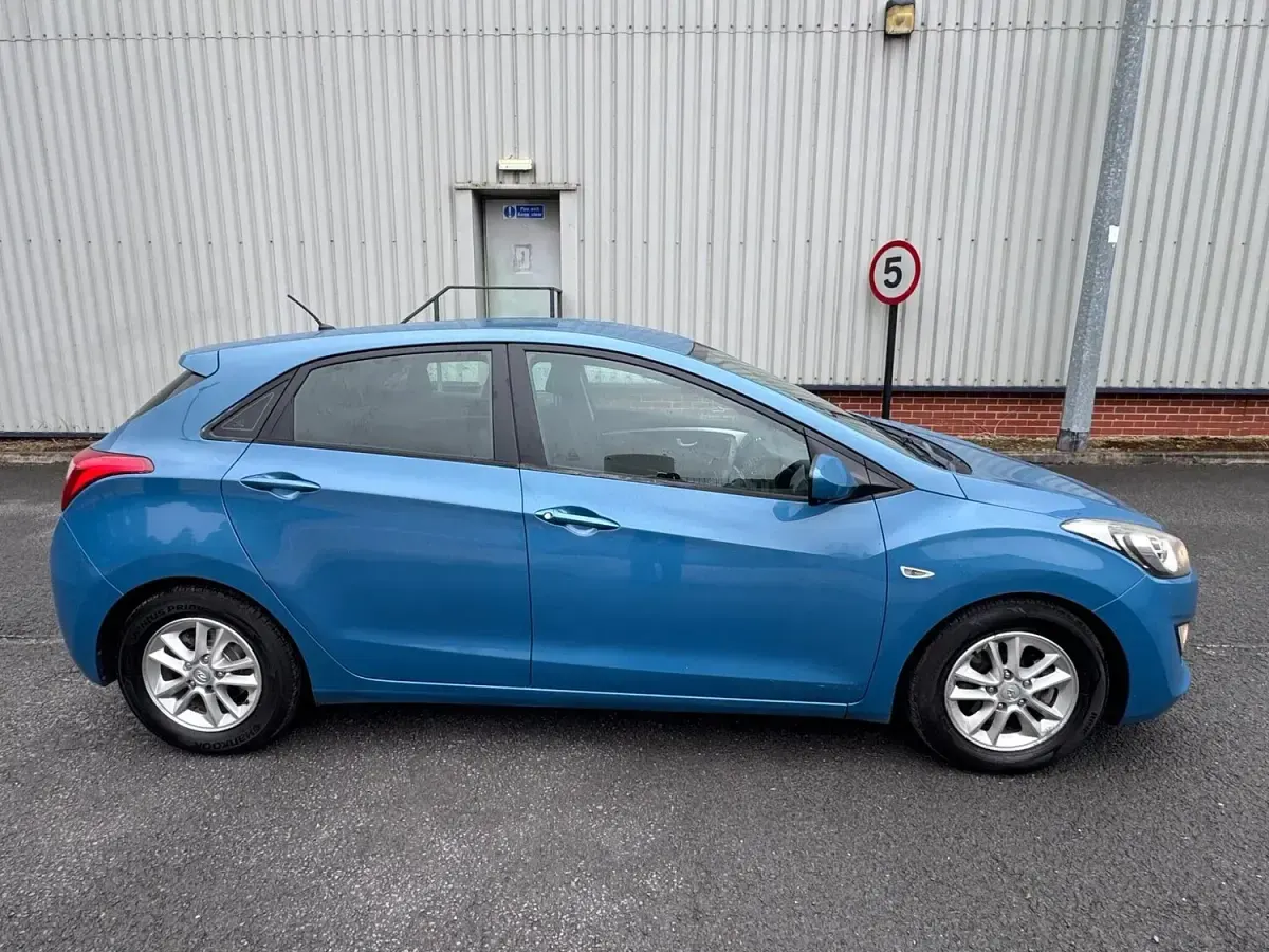 Used Hyundai i30 Active 110 HP (80 kW) 2012 Blue Hatchback